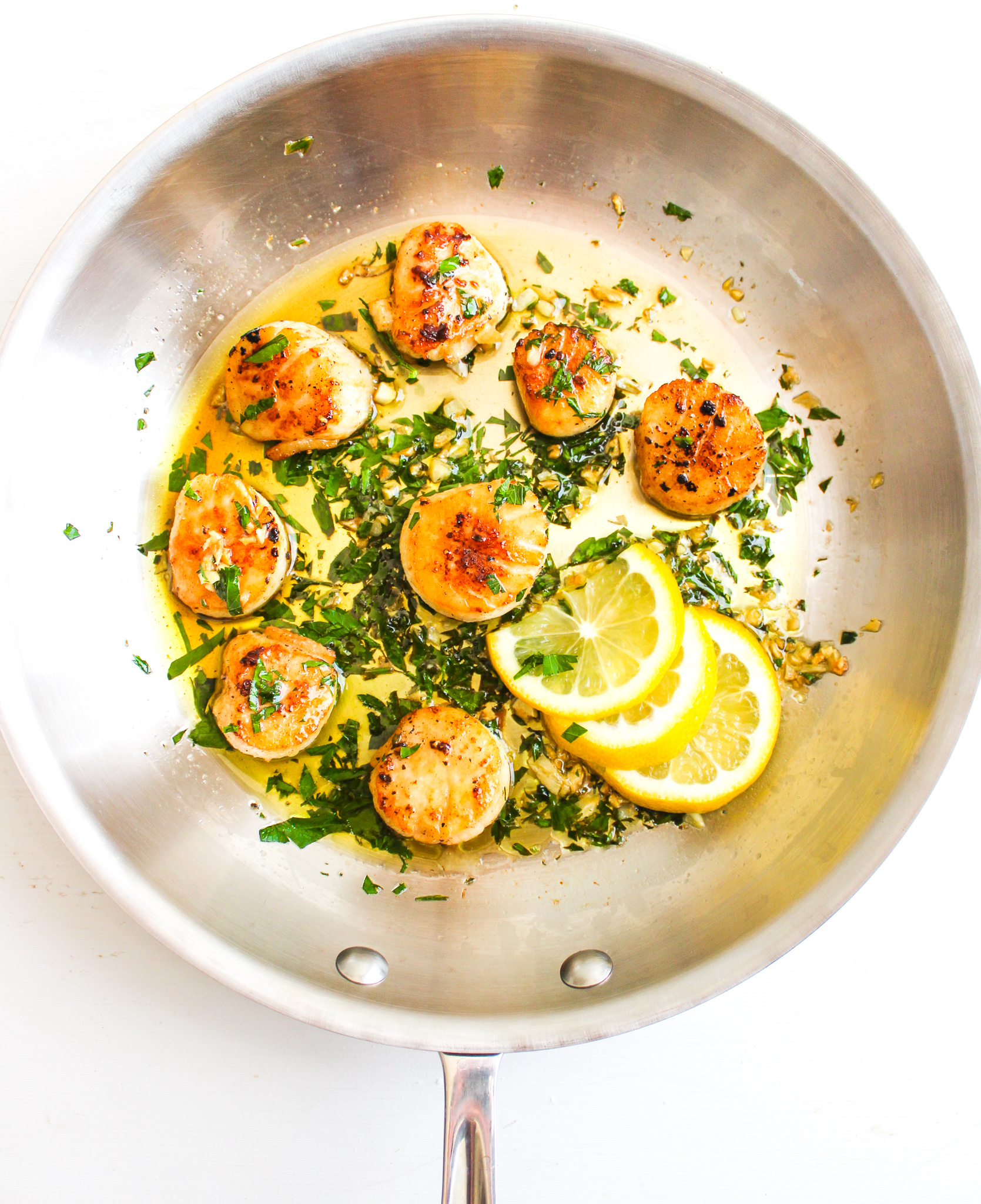 Seared Scallops in Lemon Garlic Sauce